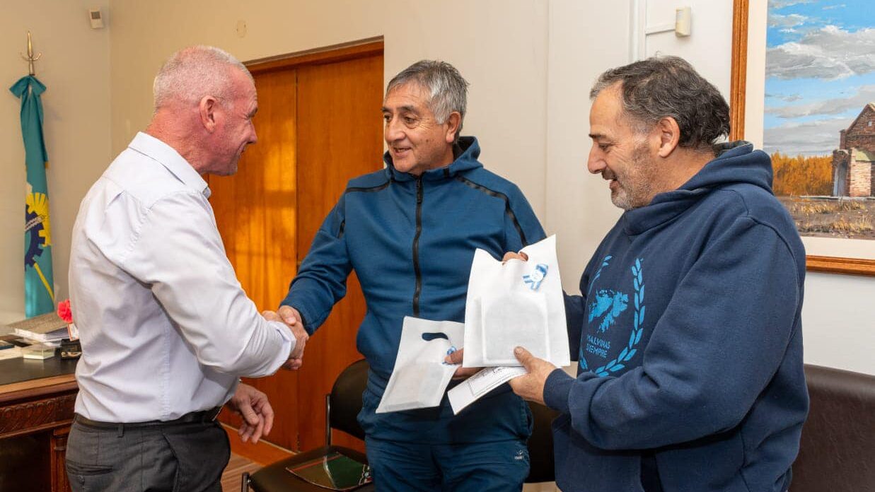 Gaiman y Excombatientes firman acuerdo