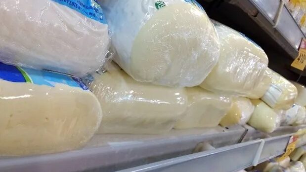 robar dos hormas de queso