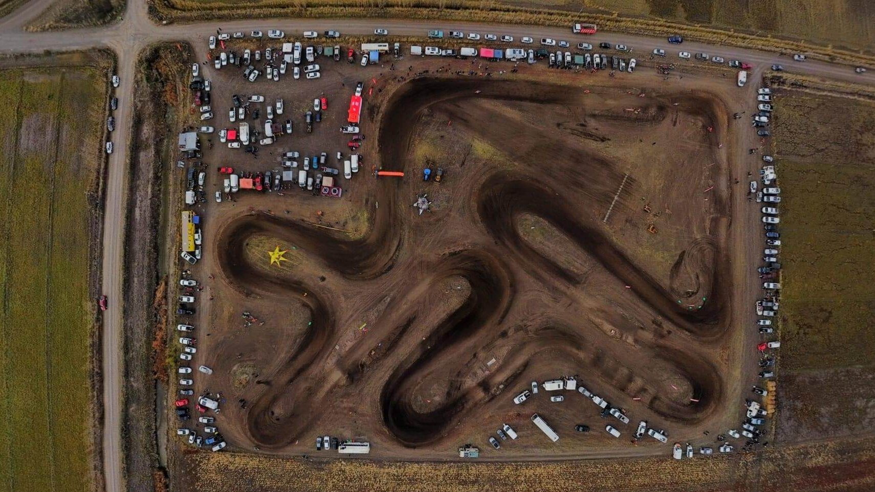 La segunda fecha del MX Patagonia Zona Norte se llevó a cabo en el circuito Caerwyn de Gaiman, ubicado sobre la ruta 7 en la zona de Bethesda. El motocross patagónico en Gaiman dejó una imagen excepcional. Con la organización de Zona MX y la participación de pilotos experimentados de Chile, Neuquén, Rada Tilly, Calafate, Río Grande y General Roca, junto a los competidores locales, el evento fue un éxito total.